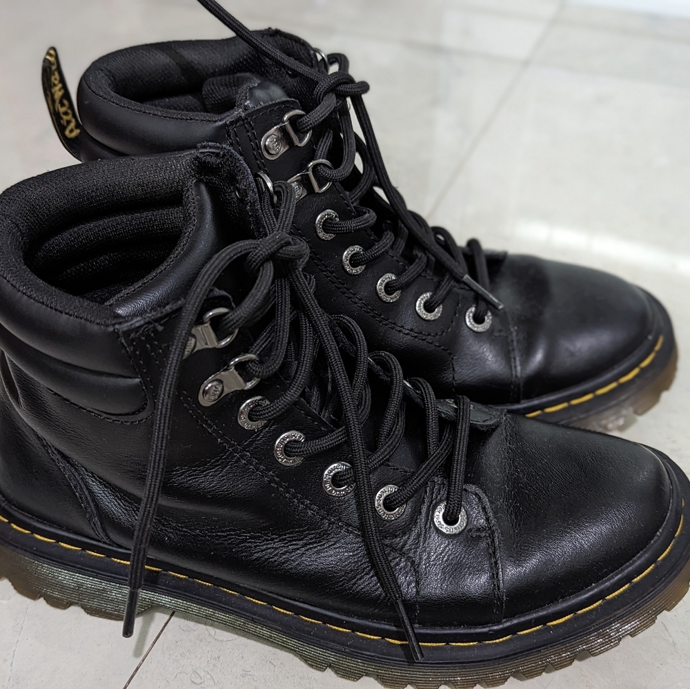 Dr Martens Faora - size 5uk -7us runs a 7 and 7 1/2.